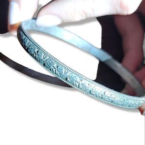 Vntg 90s Embossed Leaf Bangle Bracelet